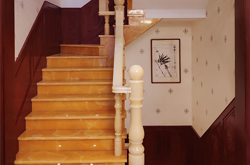 大同中式别墅室内汉白玉石楼梯的定制安装装饰效果